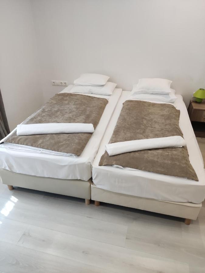 Mokka Apartman Szeged Buitenkant foto