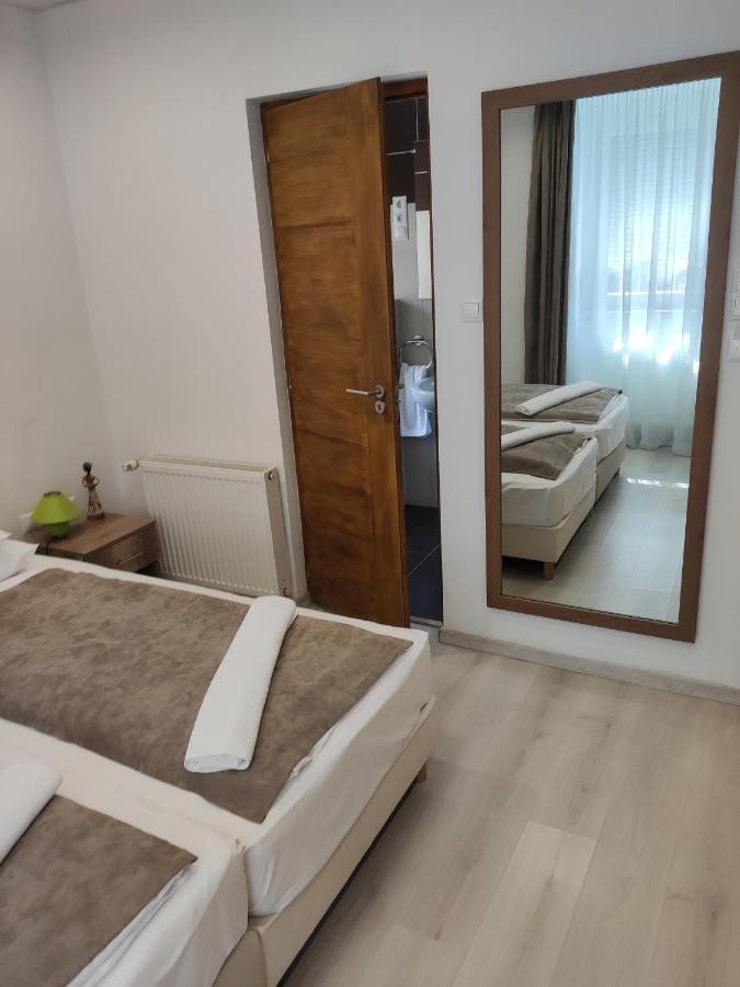 Mokka Apartman Szeged Buitenkant foto